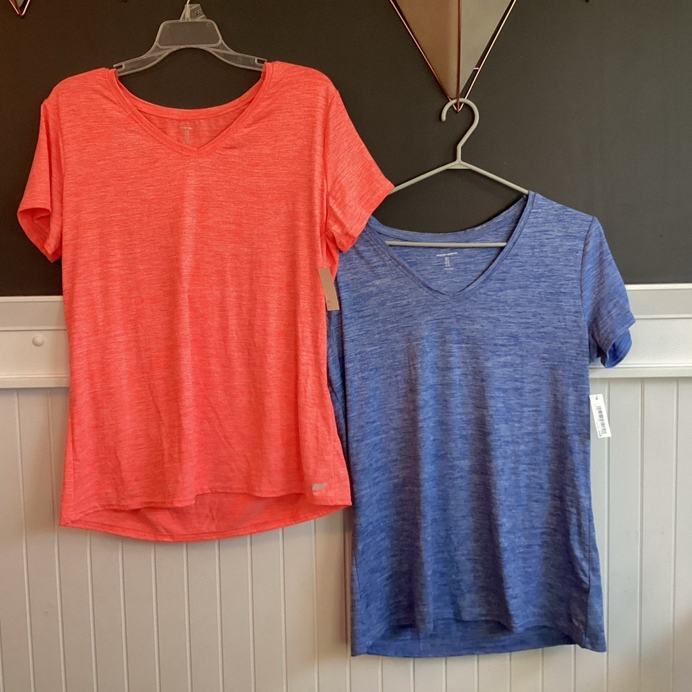 Set of two V Neck active wear t-shirt, sz M